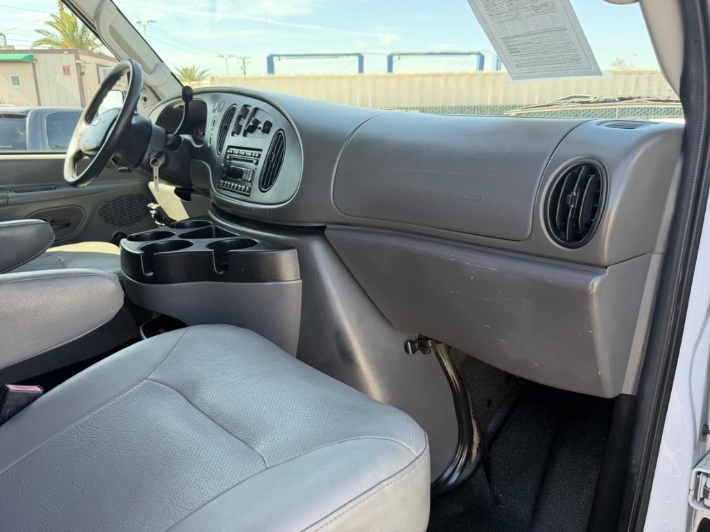 Used 2008 Ford E-350 - photo 22