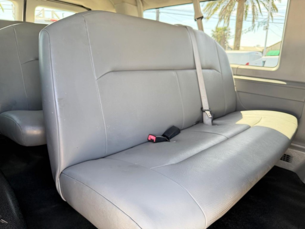 Used 2008 Ford E-350 - photo 30