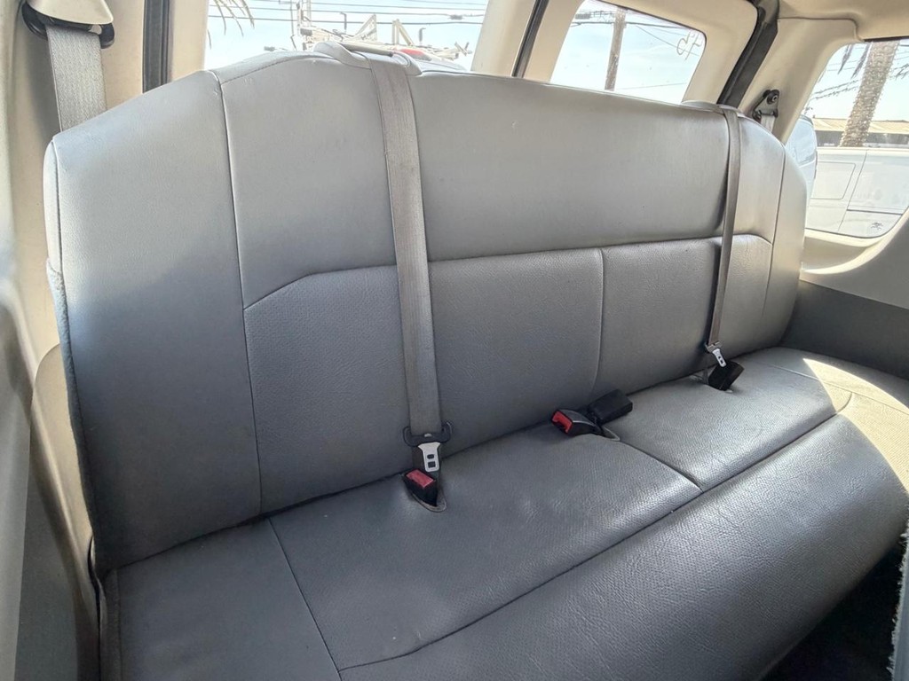 Used 2008 Ford E-350 - photo 32