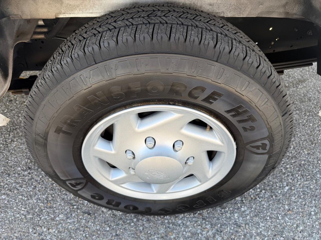 Used 2008 Ford E-350 - photo 36