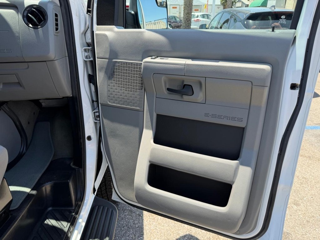Used 2011 Ford E-350 - photo 21