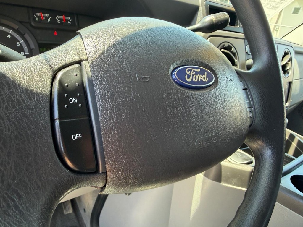 Used 2011 Ford E-350 - photo 31