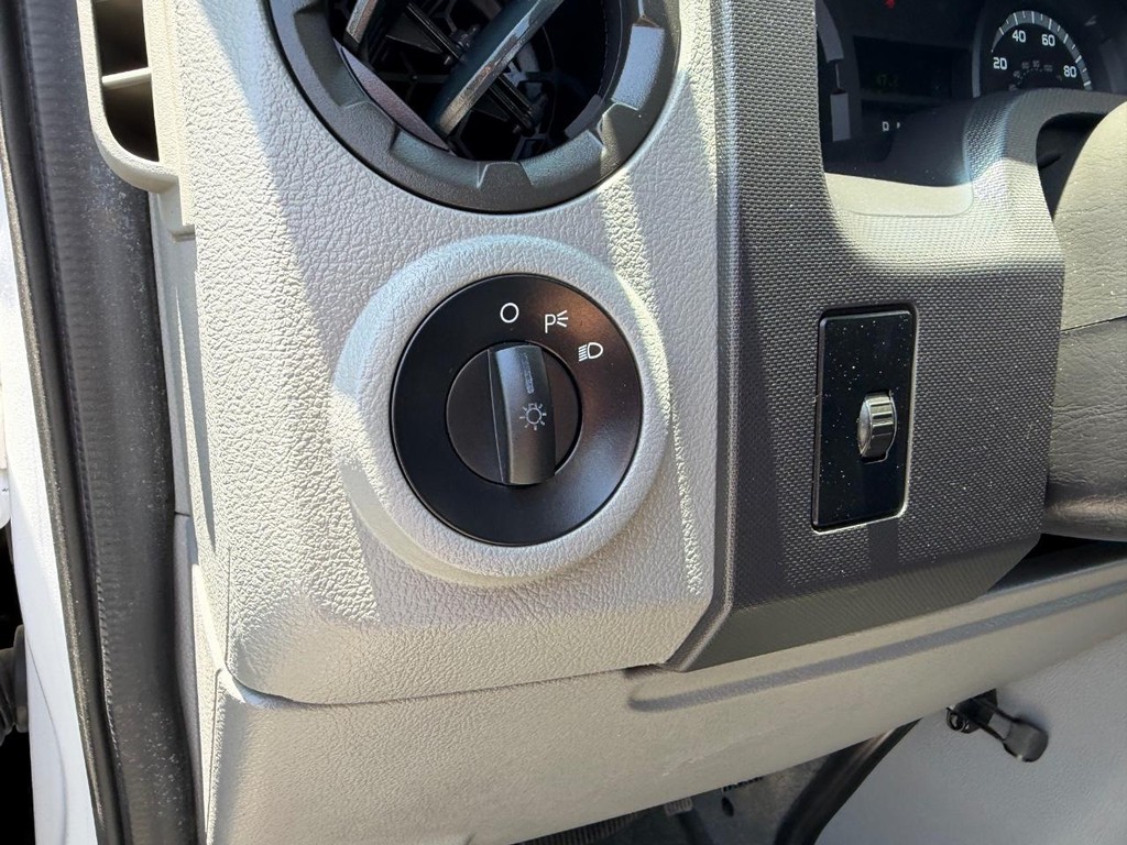 Used 2011 Ford E-350 - photo 34