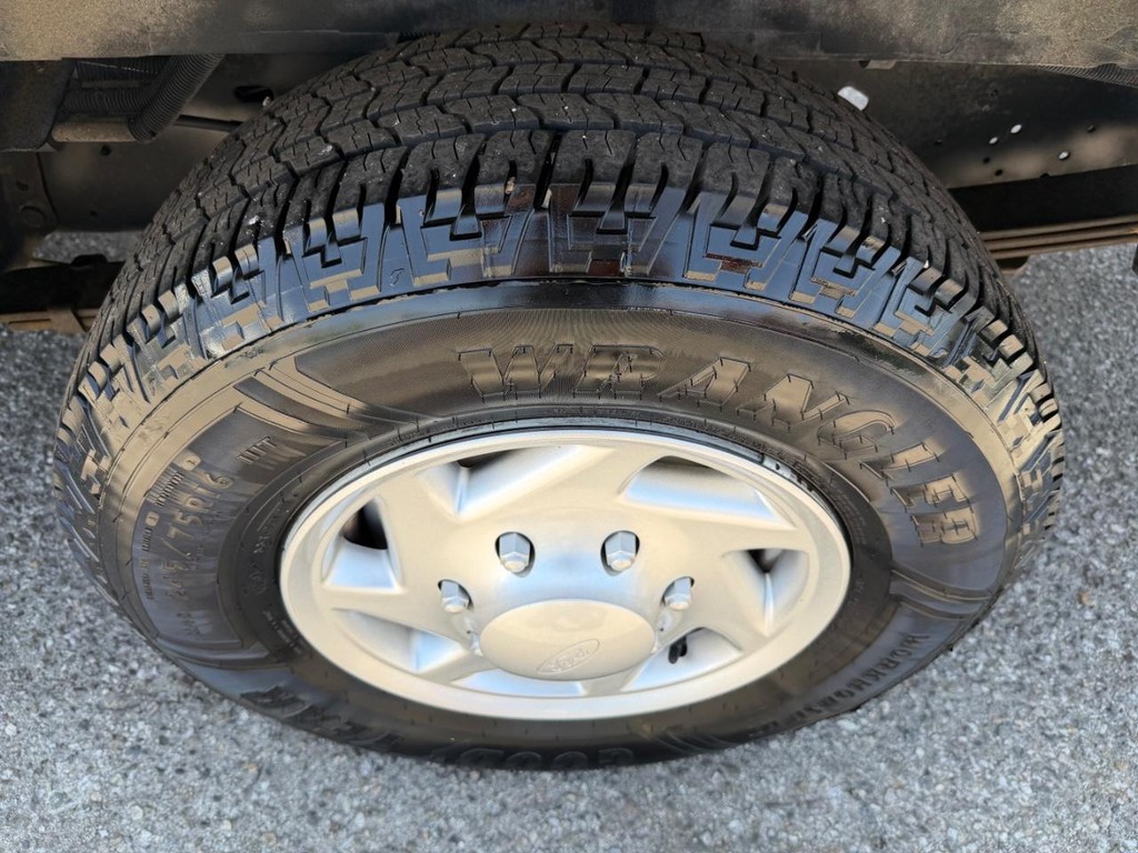 Used 2011 Ford E-350 - photo 48