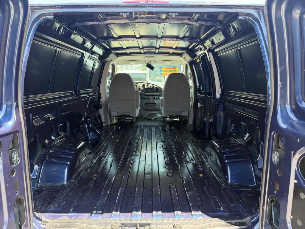Used 2006 Ford E-150 - photo 2
