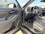 Used 2022 Toyota Highlander XLE for sale #B67997C - photo 11