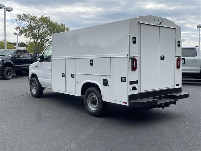 New 2026 Ford E-350 - photo 2