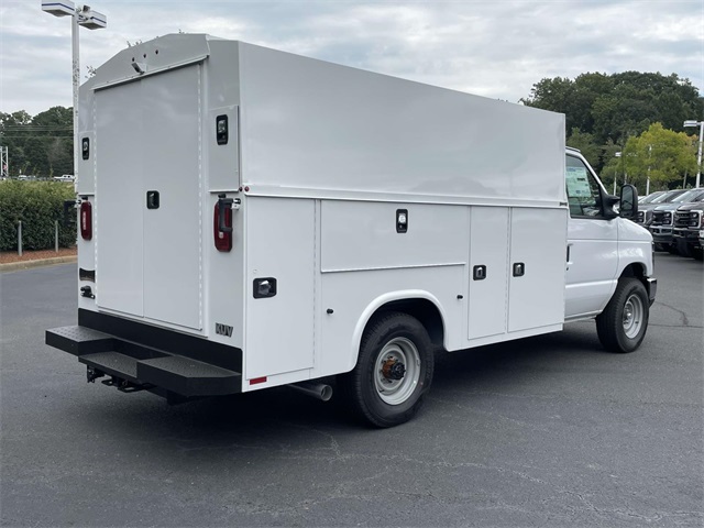 New 2026 Ford E-350 - photo 6