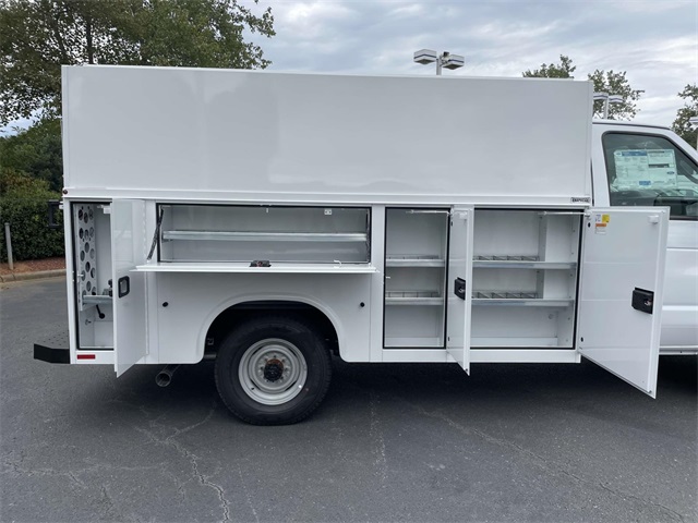 New 2026 Ford E-350 - photo 9