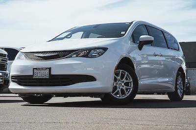 Used 2017 Chrysler Pacifica - photo 1