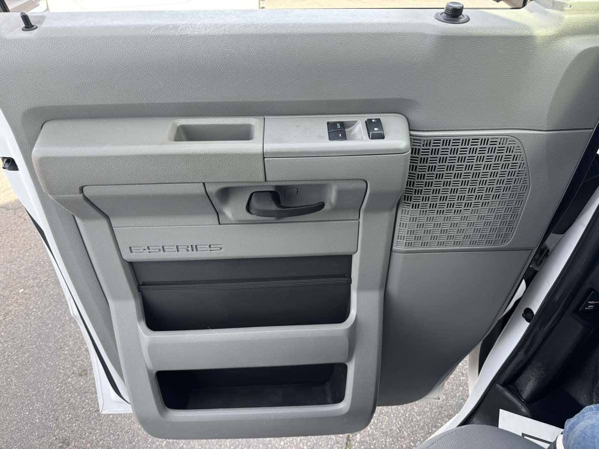 Used 2013 Ford E-150 - photo 12
