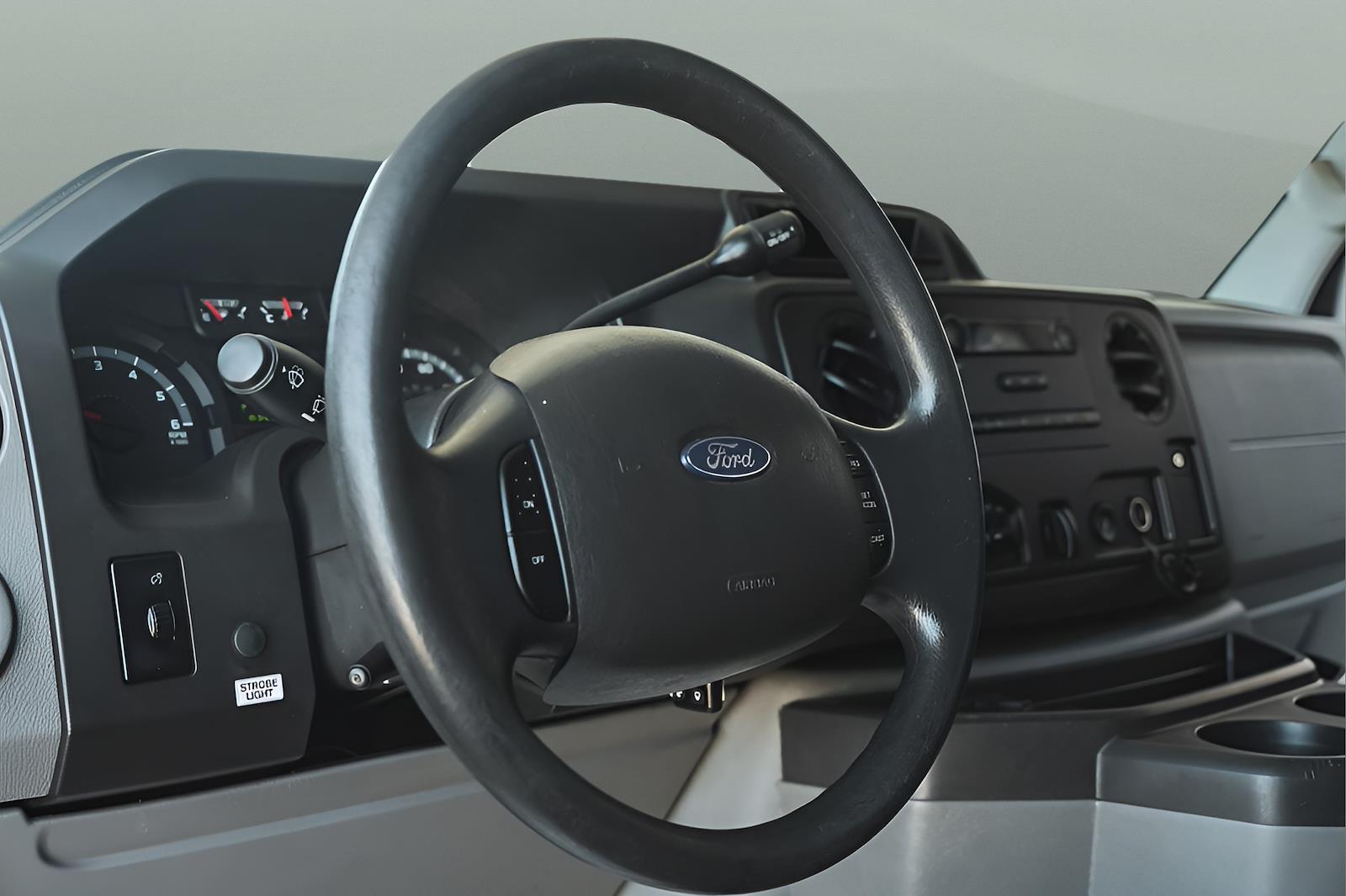 Used 2013 Ford E-150 - photo 18