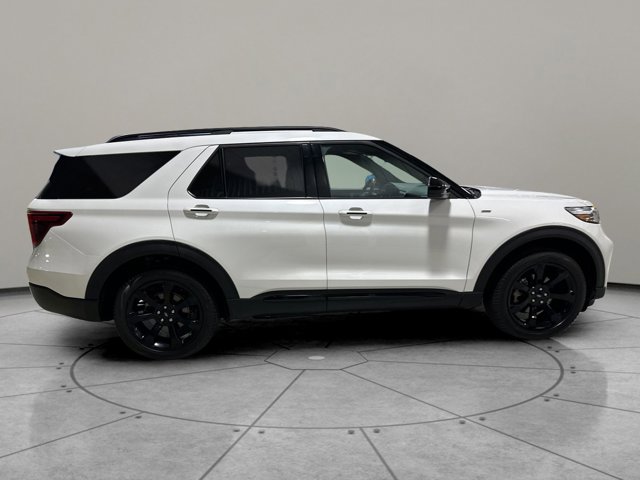 Used 2024 Ford Explorer - photo 2