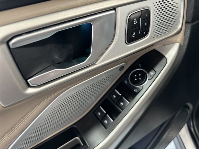 Used 2024 Ford Explorer - photo 13