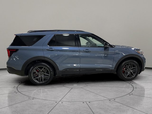 Used 2025 Ford Explorer - photo 2