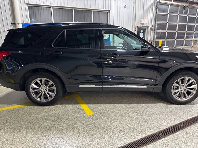 Used 2024 Ford Explorer - photo 2