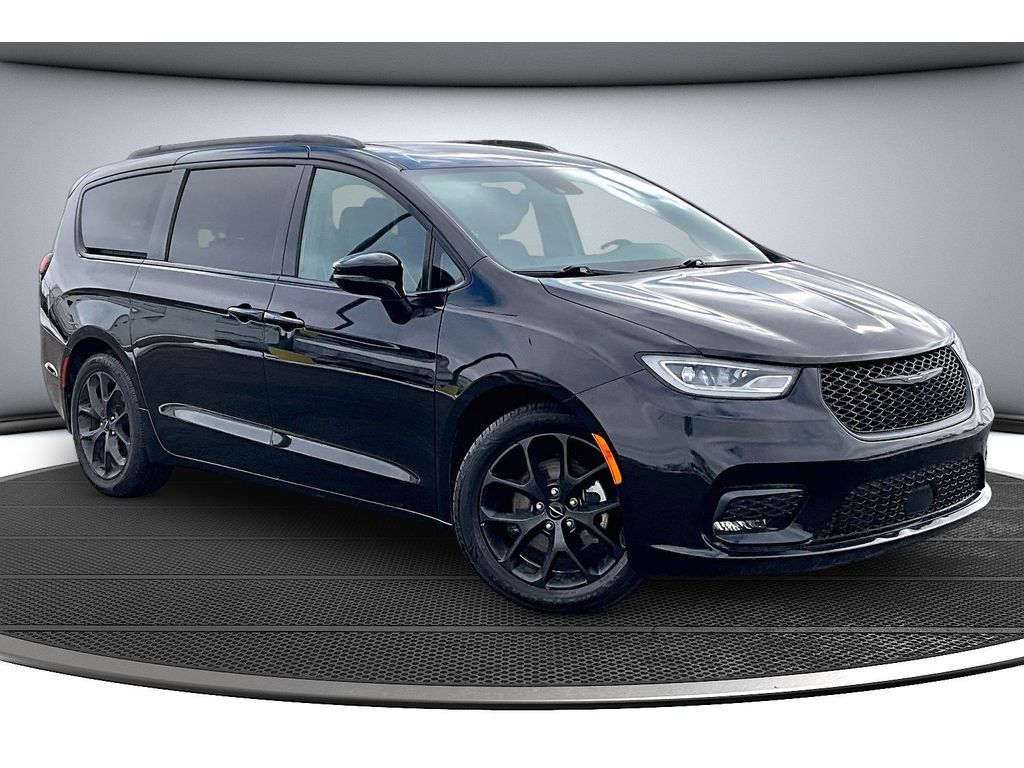 Used 2025 Chrysler Pacifica - photo 6