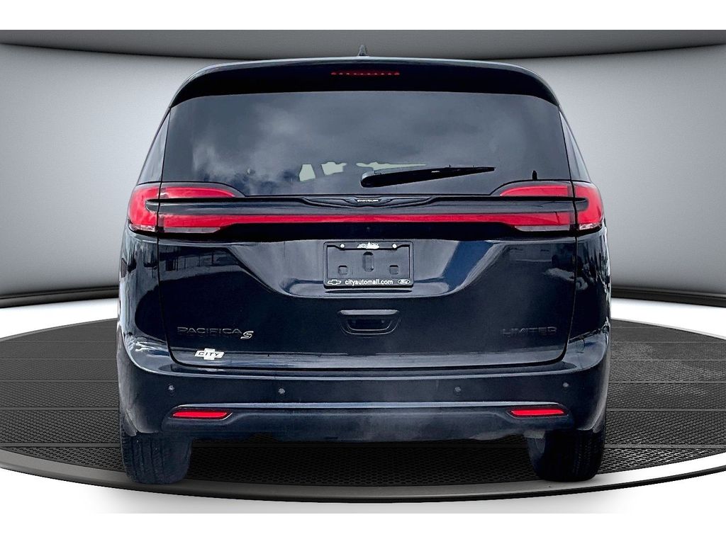 Used 2025 Chrysler Pacifica - photo 5
