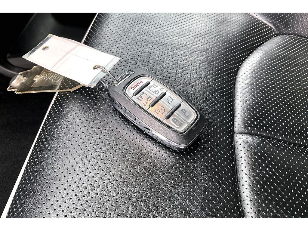 Used 2025 Chrysler Pacifica - photo 14