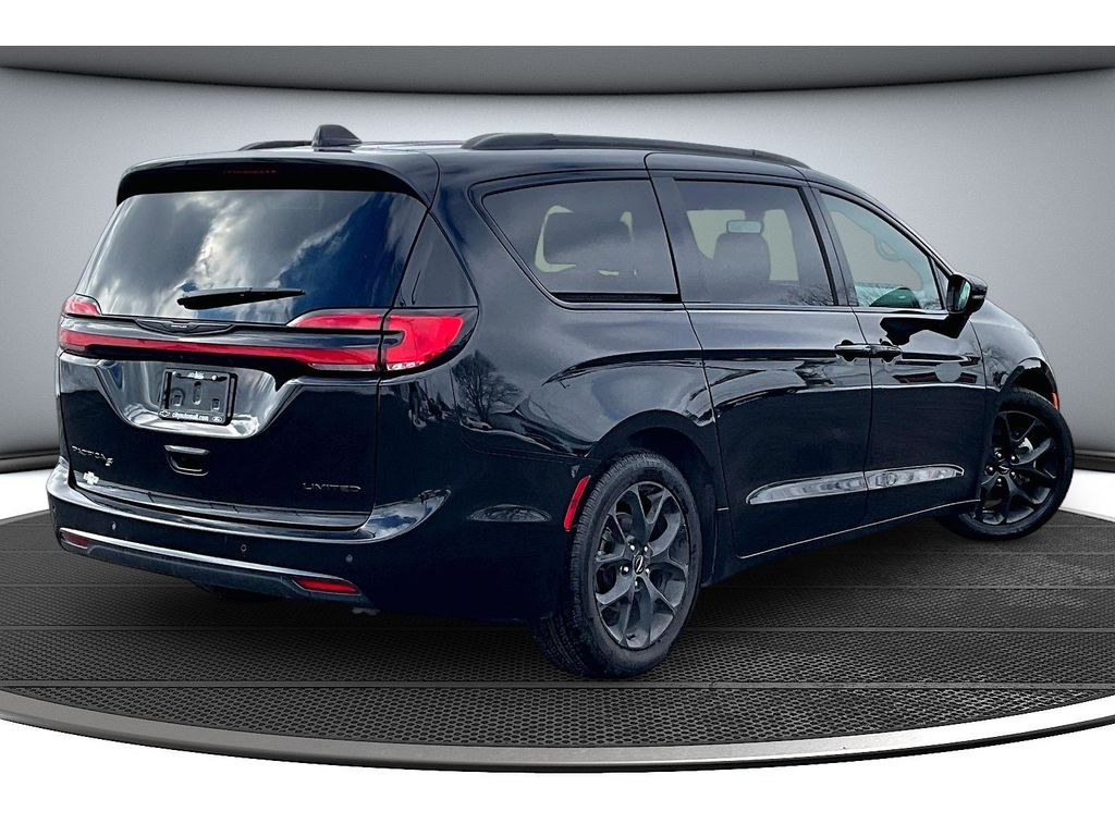 Used 2025 Chrysler Pacifica - photo 15