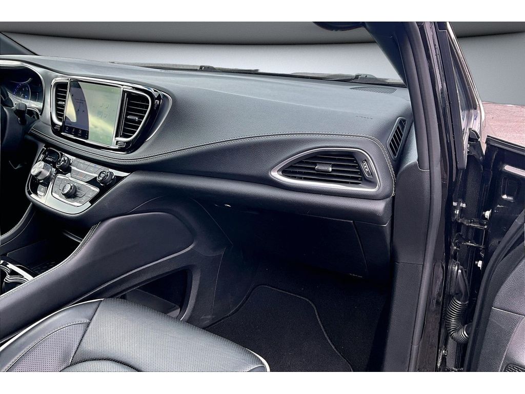 Used 2025 Chrysler Pacifica - photo 18