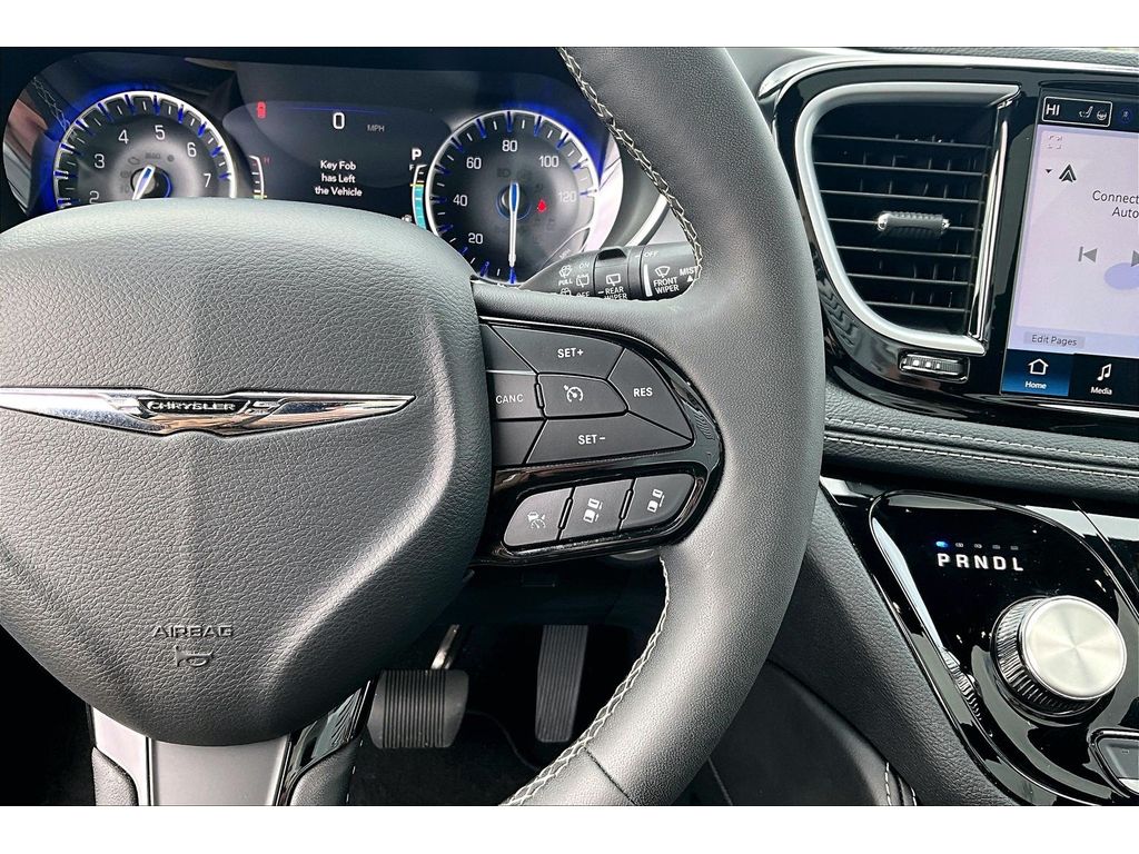 Used 2025 Chrysler Pacifica - photo 21