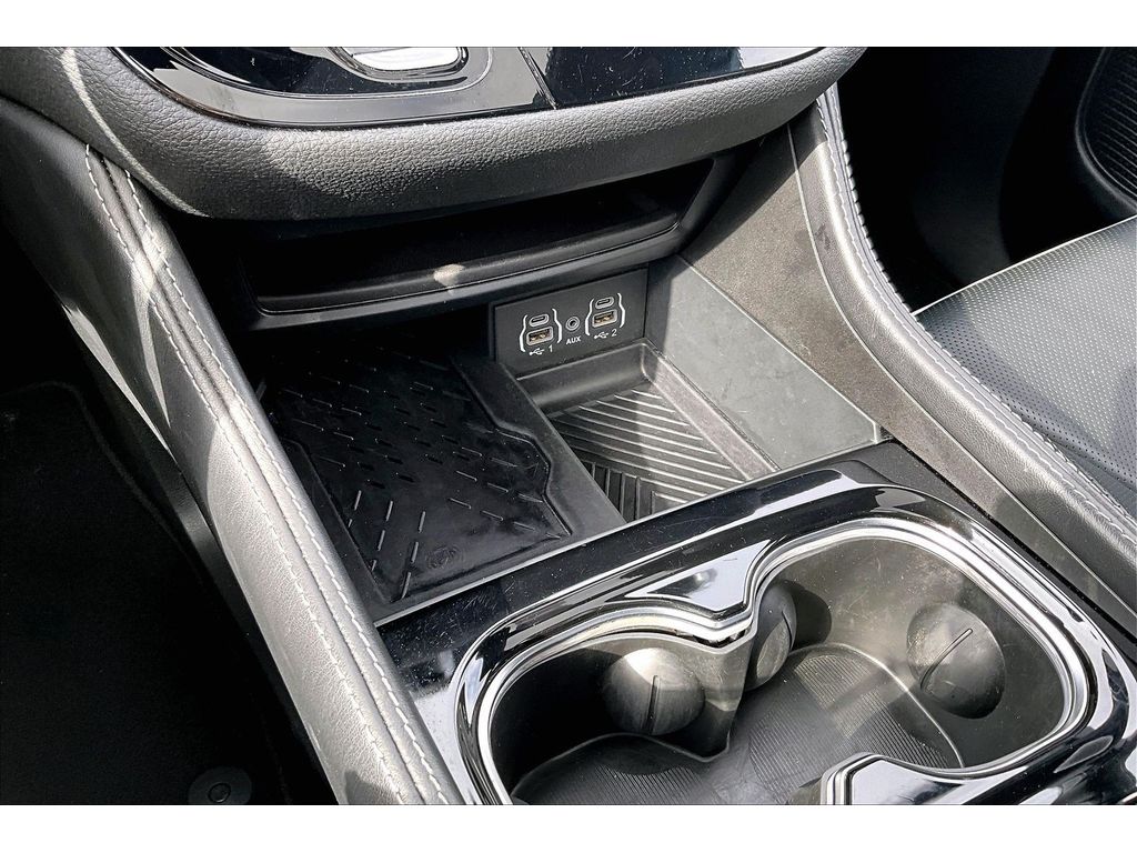 Used 2025 Chrysler Pacifica - photo 35