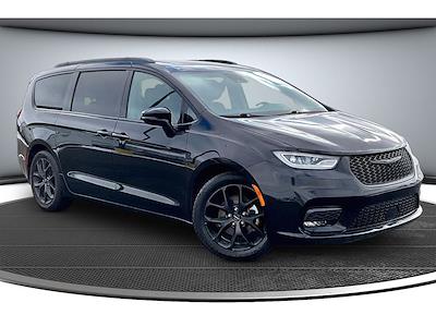 Used 2025 Chrysler Pacifica Limited Minivan for sale #CP4545 - photo 2