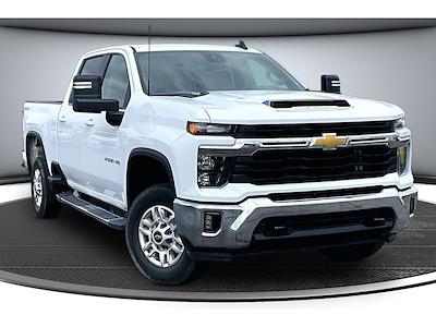 Used 2025 Chevrolet Silverado 2500 - photo 2