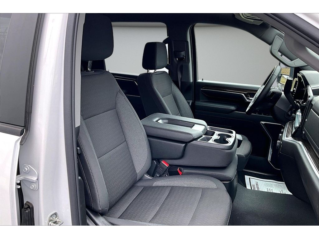 Used 2025 Chevrolet Silverado 2500 - photo 10