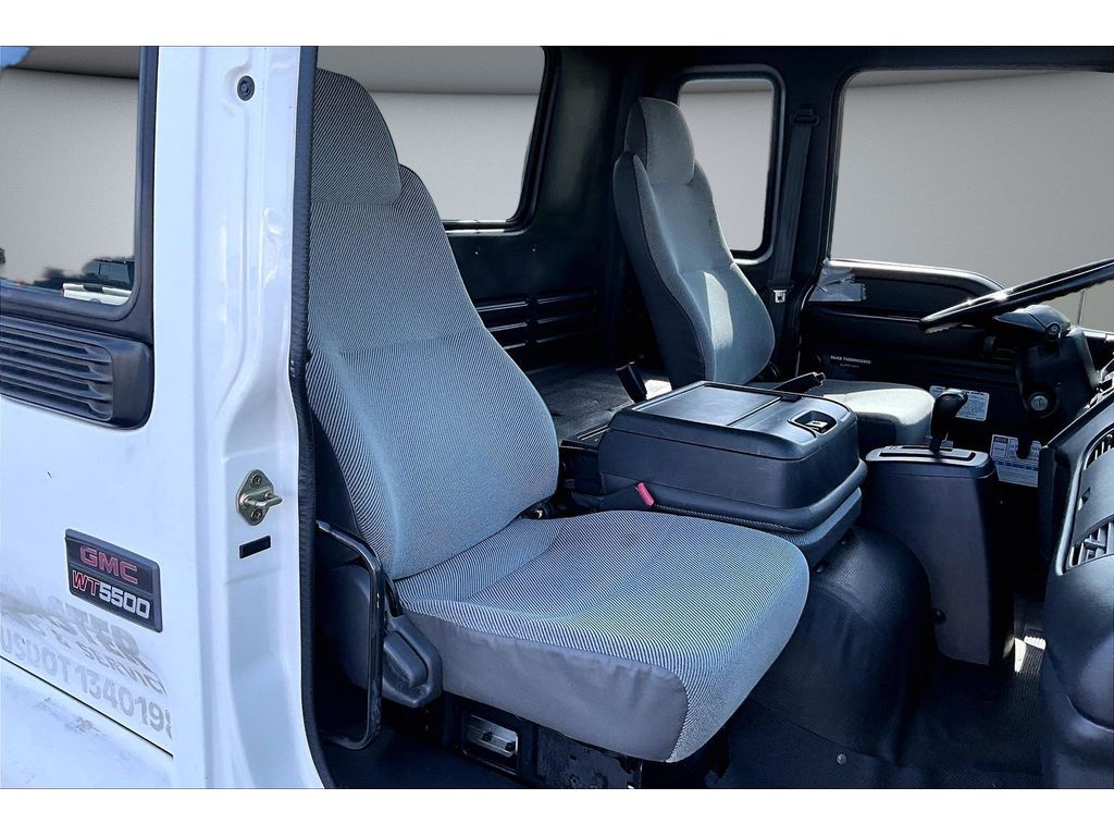 Used 2001 GMC WT5500 - photo 8