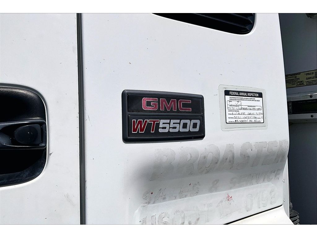 Used 2001 GMC WT5500 - photo 9