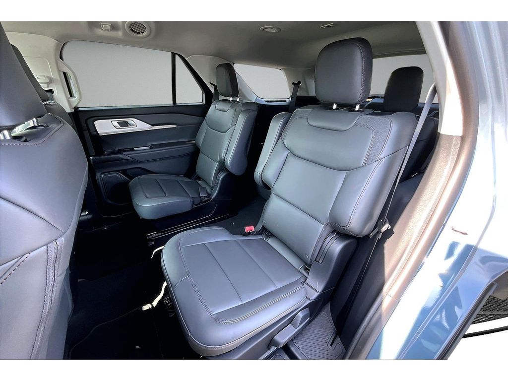 New 2026 Ford Explorer - photo 2