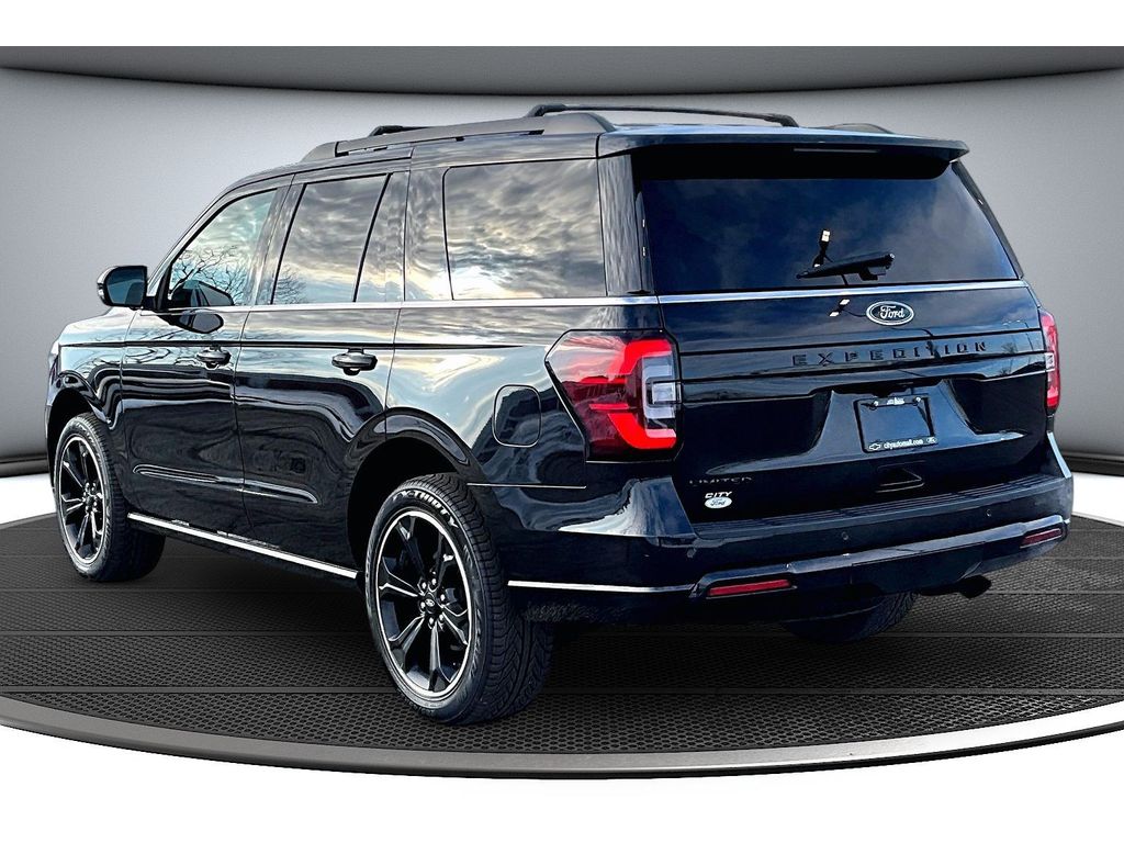 Used 2022 Ford Expedition - photo 2