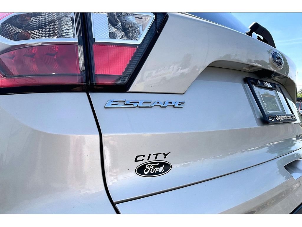 Used 2017 Ford Escape - photo 10