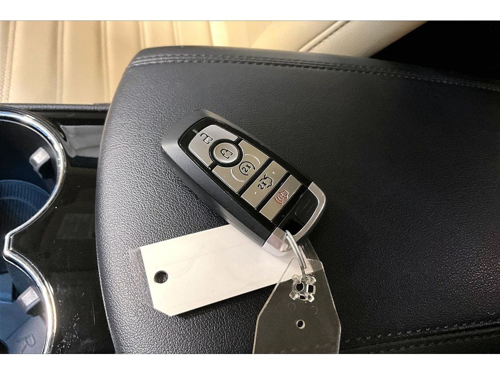 Used 2018 Ford Edge - photo 9