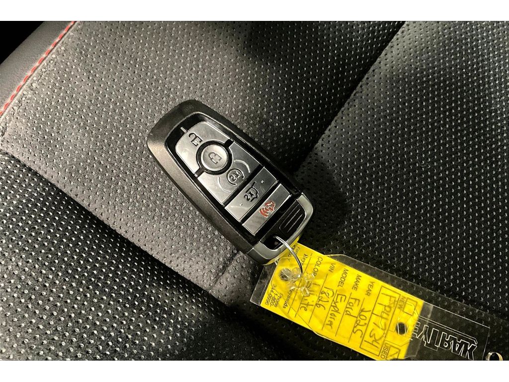 Used 2025 Ford Explorer - photo 13