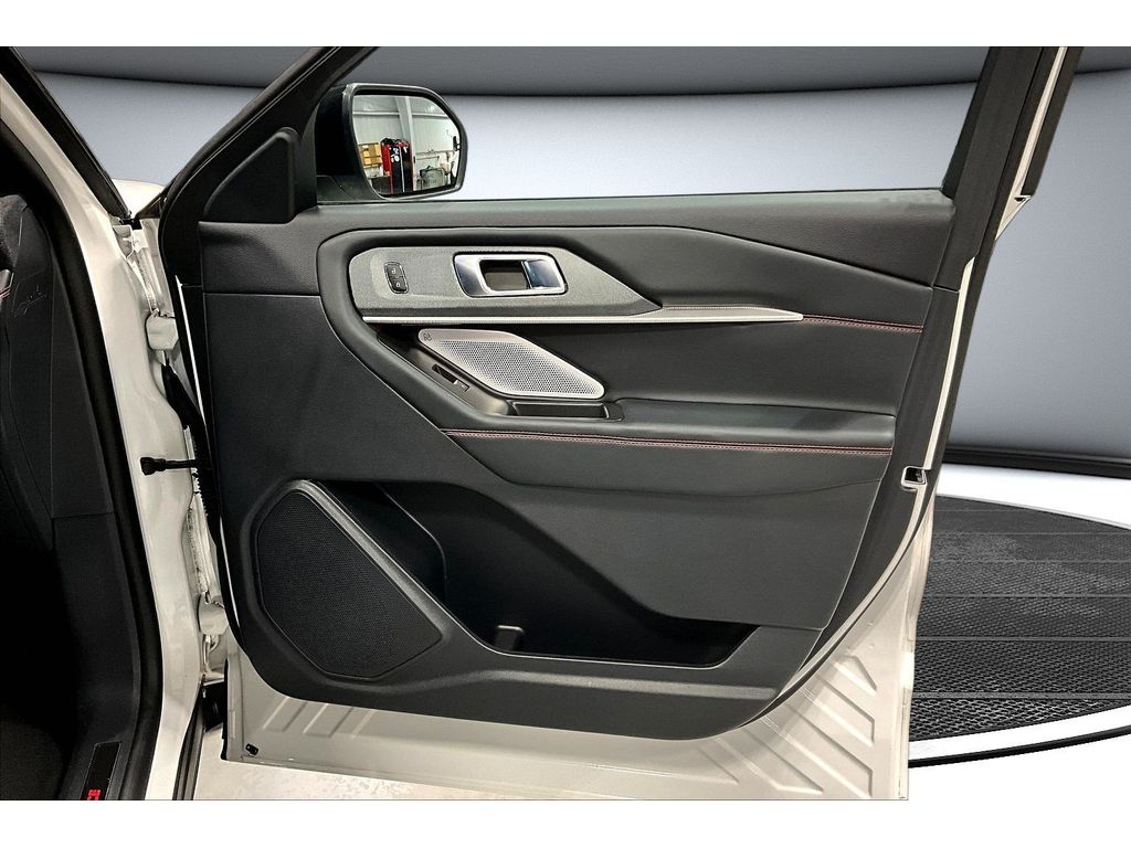 Used 2025 Ford Explorer - photo 26