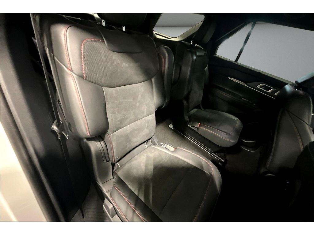 Used 2025 Ford Explorer - photo 29