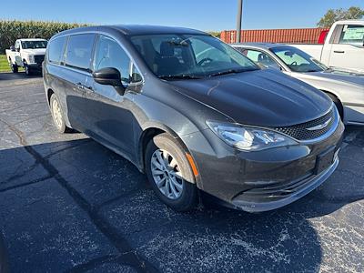 2017 Chrysler Pacifica FWD Minivan for sale #FP4758A2 - photo 1