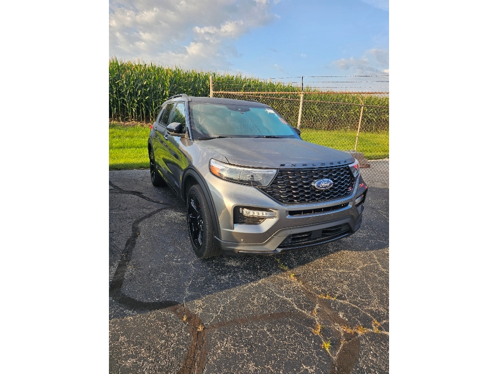 Used 2024 Ford Explorer - photo 2