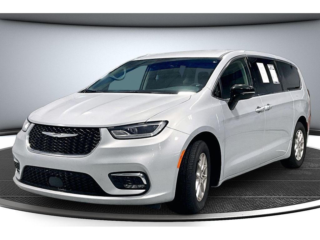 Used 2024 Chrysler Pacifica - photo 1