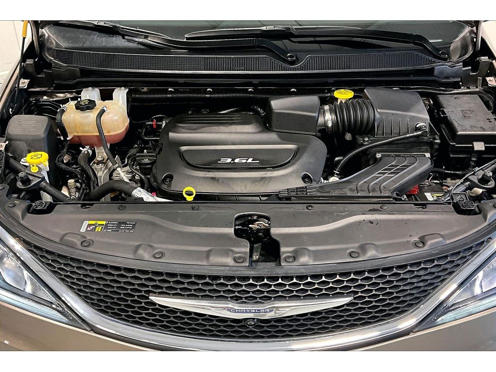 Used 2017 Chrysler Pacifica - photo 8