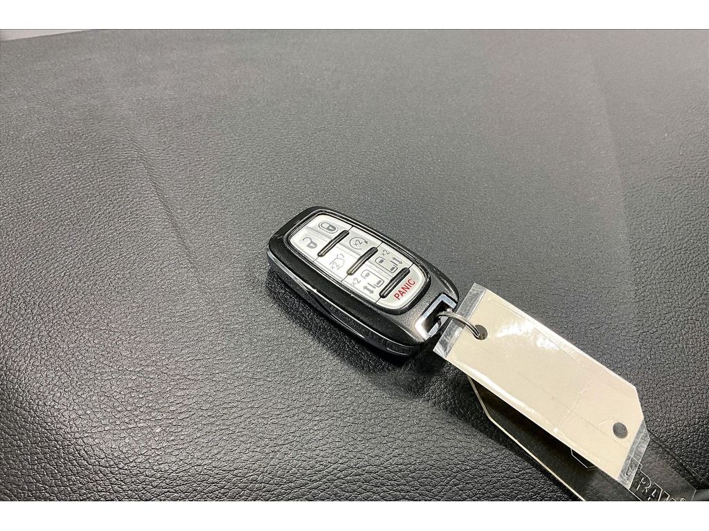 Used 2017 Chrysler Pacifica - photo 9