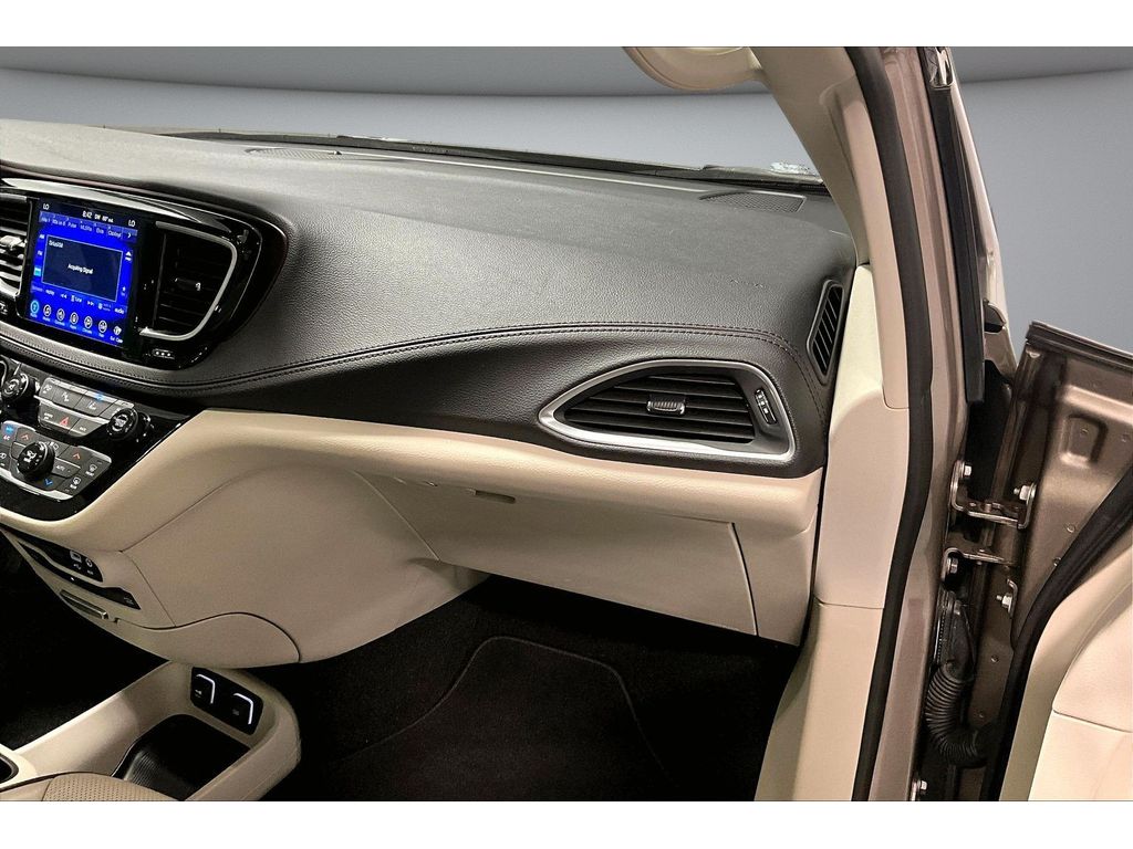 Used 2017 Chrysler Pacifica - photo 14