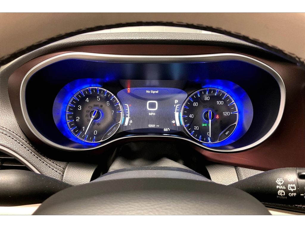 Used 2017 Chrysler Pacifica - photo 18