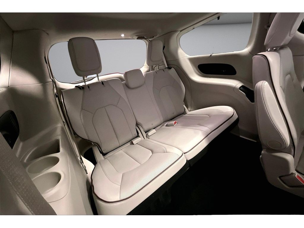 Used 2017 Chrysler Pacifica - photo 25