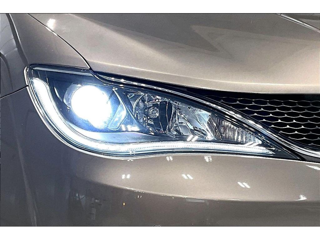 Used 2017 Chrysler Pacifica - photo 26