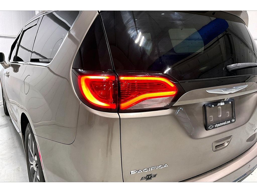 Used 2017 Chrysler Pacifica - photo 27