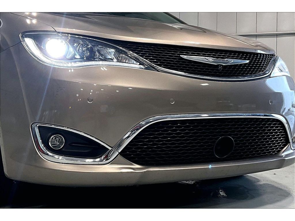 Used 2017 Chrysler Pacifica - photo 28